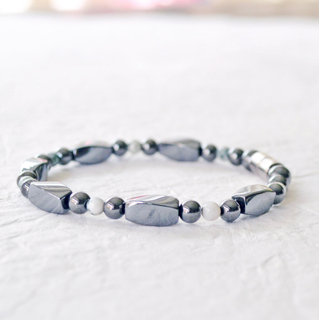 Magnetic bracelet with black high power magnetic hematite beads and tree agate gemstone beads. Secured with a strong magnetic clasp. Wear as a magnetic bracelet or magnetic ankle bracelet.