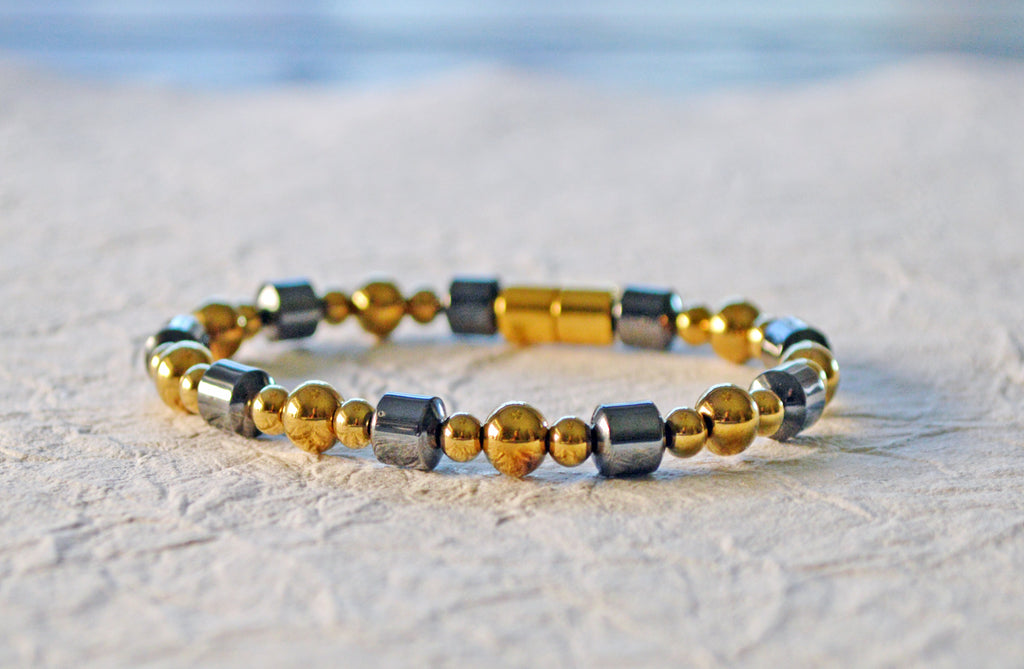 Magnetic bracelet handcrafted with gold and black hematite magnetic beads. It is secured with a strong and easy-to-use magnetic clasp.